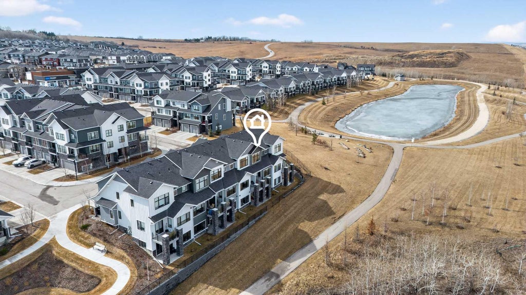 Photo of 116 Crestridge Common SW, Calgary, AB T3B 6J5 (MLS # A2332132)