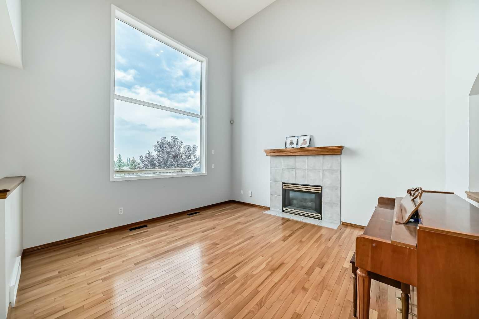 307 Edgebrook Park NW