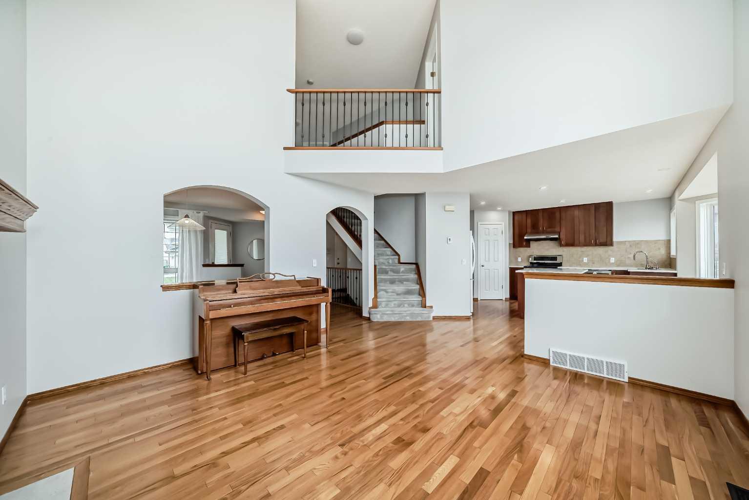 307 Edgebrook Park NW