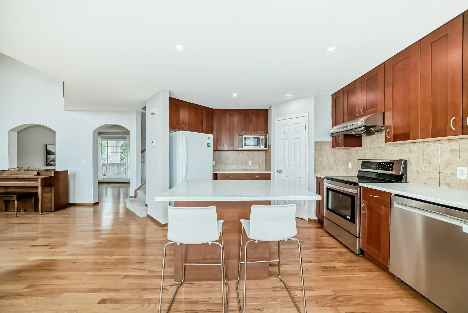 307 Edgebrook Park NW