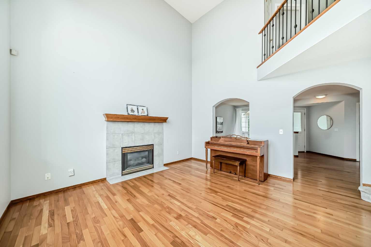 307 Edgebrook Park NW