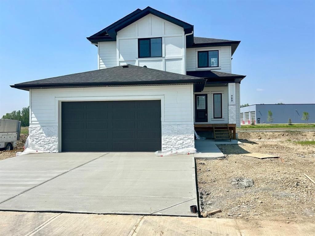 Photo of 709 Mandalay Avenue, Carstairs, AB T0M 0N0 (MLS # A2265417)
