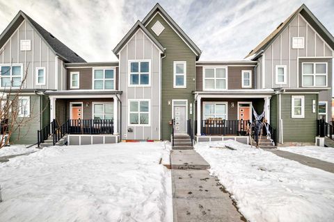 83 Savanna Park NE Calgary AB T3J 0Y8