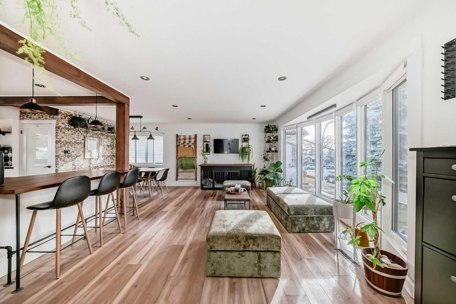 2155 Mackid Crescent NE