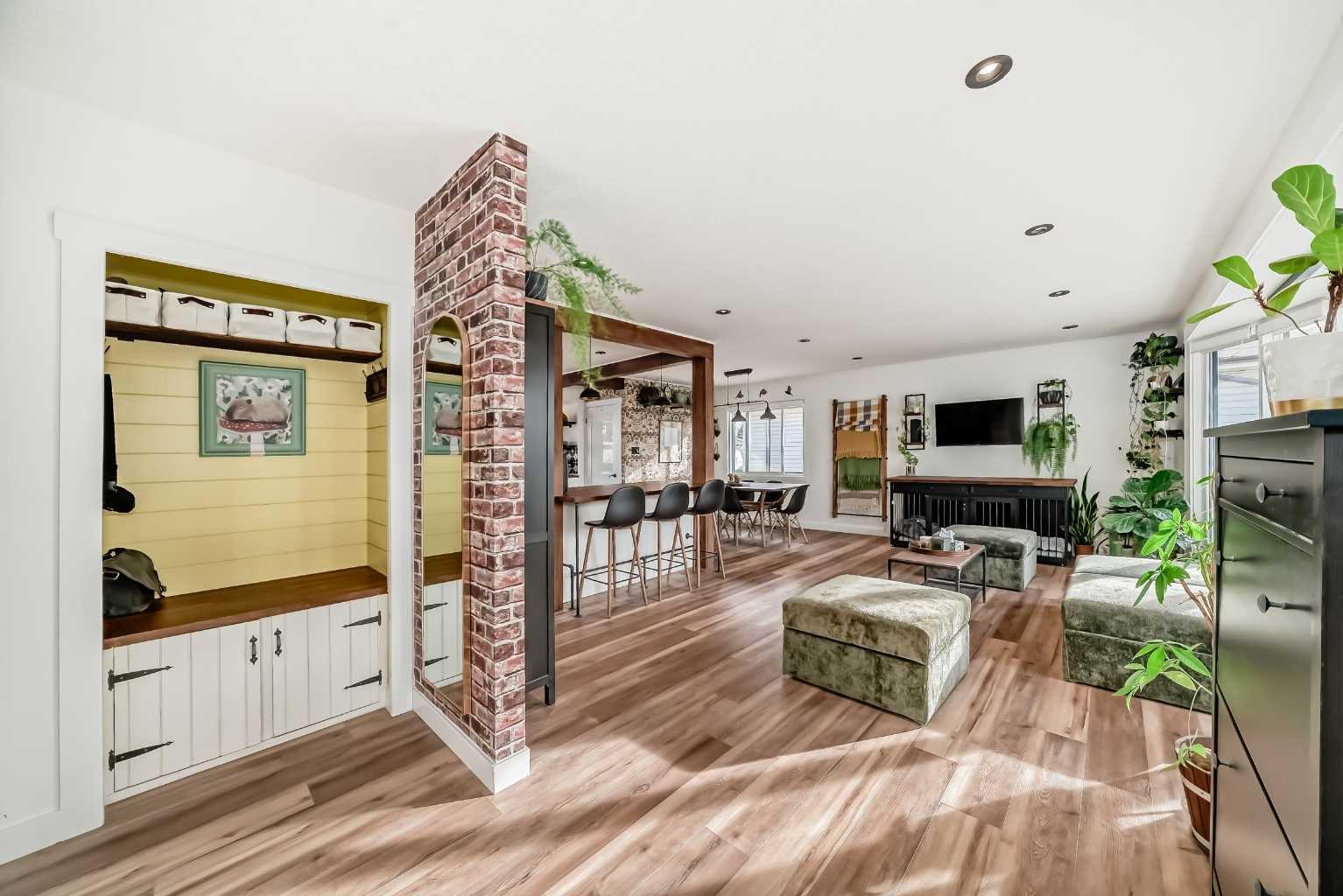 2155 Mackid Crescent NE