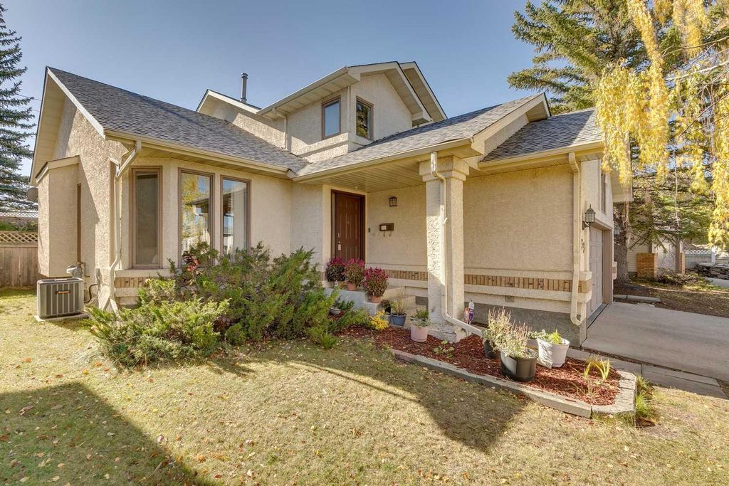 Photo of 33 Shawnee View SW, Calgary, AB T2Y 2V4 (MLS # A2263464)