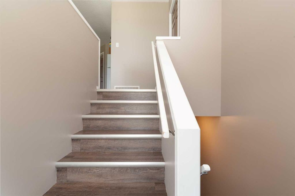 Photo of 15 Blackfoot Boulevard W, Lethbridge, AB T1K 7N7 (MLS # A2312996)