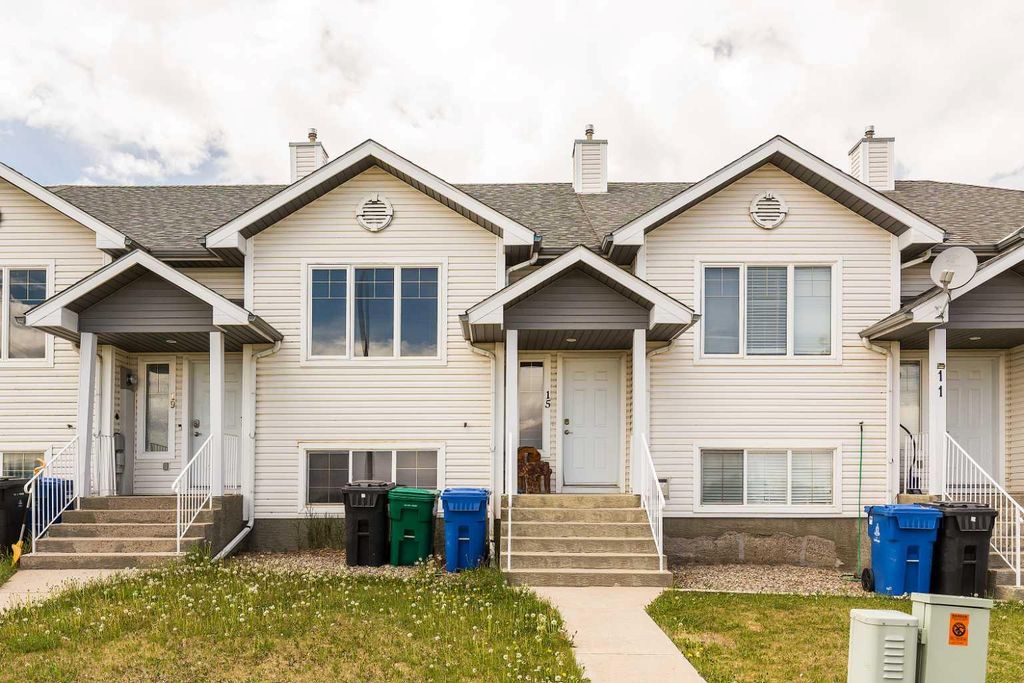 Photo of 15 Blackfoot Boulevard W, Lethbridge, AB T1K 7N7 (MLS # A2312996)
