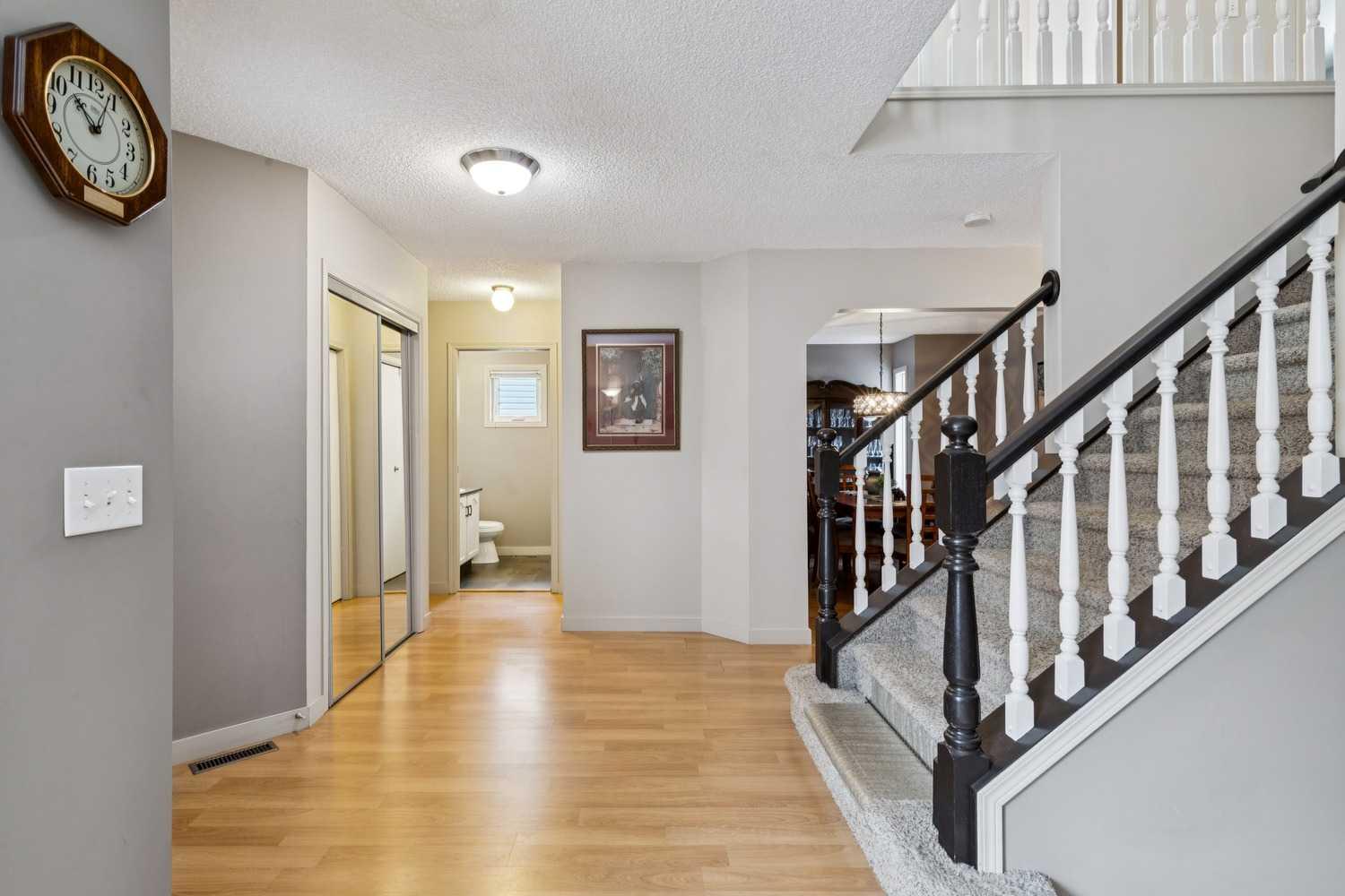 168 Erin Meadow Close SE