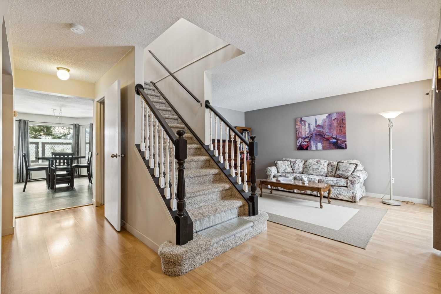 168 Erin Meadow Close SE