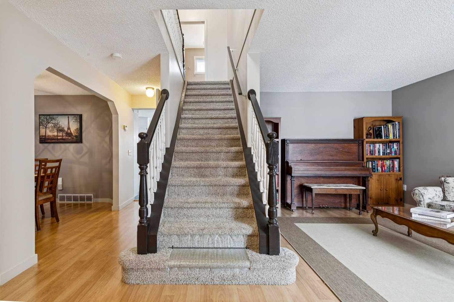 168 Erin Meadow Close SE