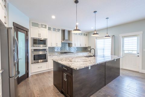 148 Baysprings Court SW Airdrie AB T4B 3X7