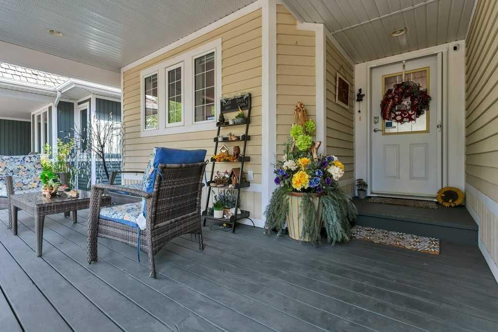Photo of 382 Marina Bay Place, Sylvan Lake, AB T4S 1E9 (MLS # A2315999)