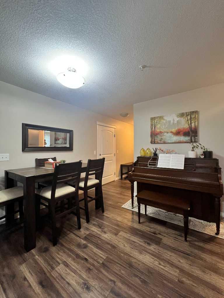 31 Country Village Manor NE 4108