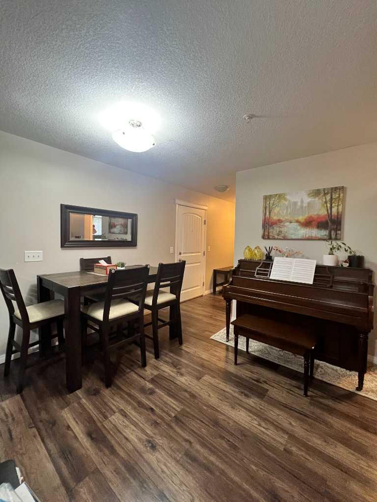 31 Country Village Manor NE 4108