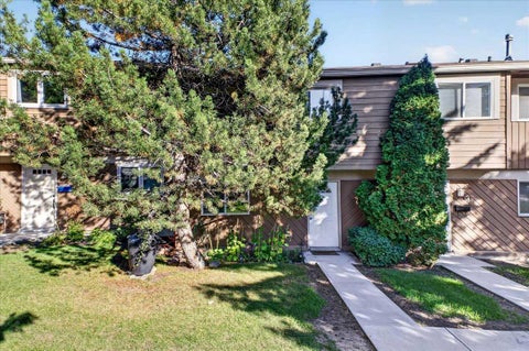 Photo of 4940 39 Avenue SW #61, Calgary, AB T3E 6M7 (MLS # A2346759)
