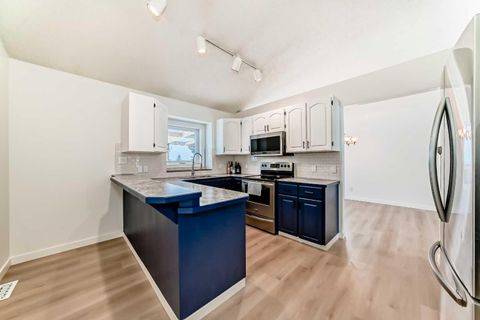 20 Westland Gate Okotoks AB T1S 1N1