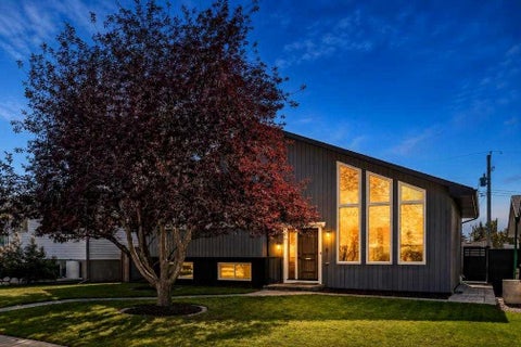 Photo of 169 Silver Mead Crescent NW, Calgary, AB T3B 3W3 (MLS # A2348025)