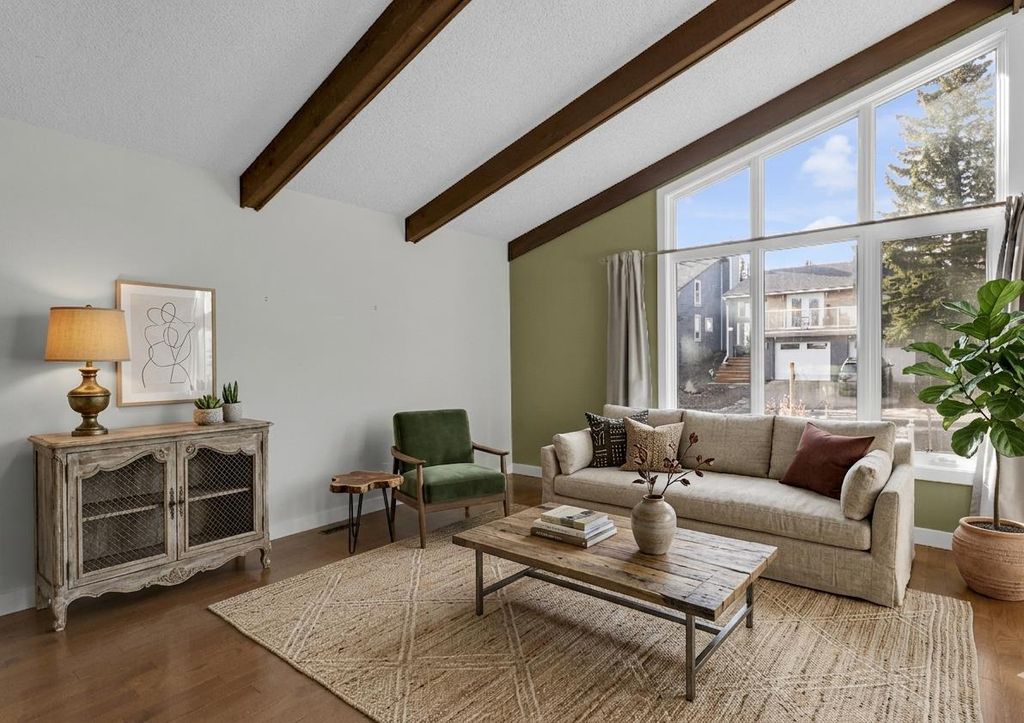 Photo of 15 Beaconsfield Place NW, Calgary, AB T3K 1W8 (MLS # A2294456)