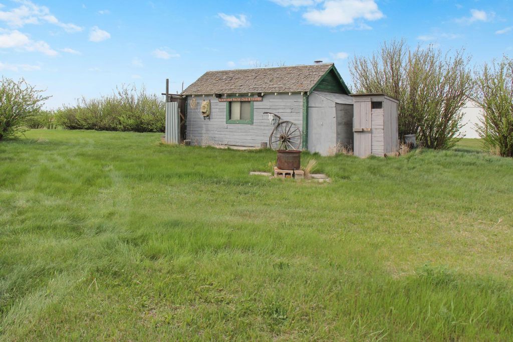 Photo of 228 1rst Avenue, Rural Special Areas No. 4, AB T0C 2S0 (MLS # A2315927)