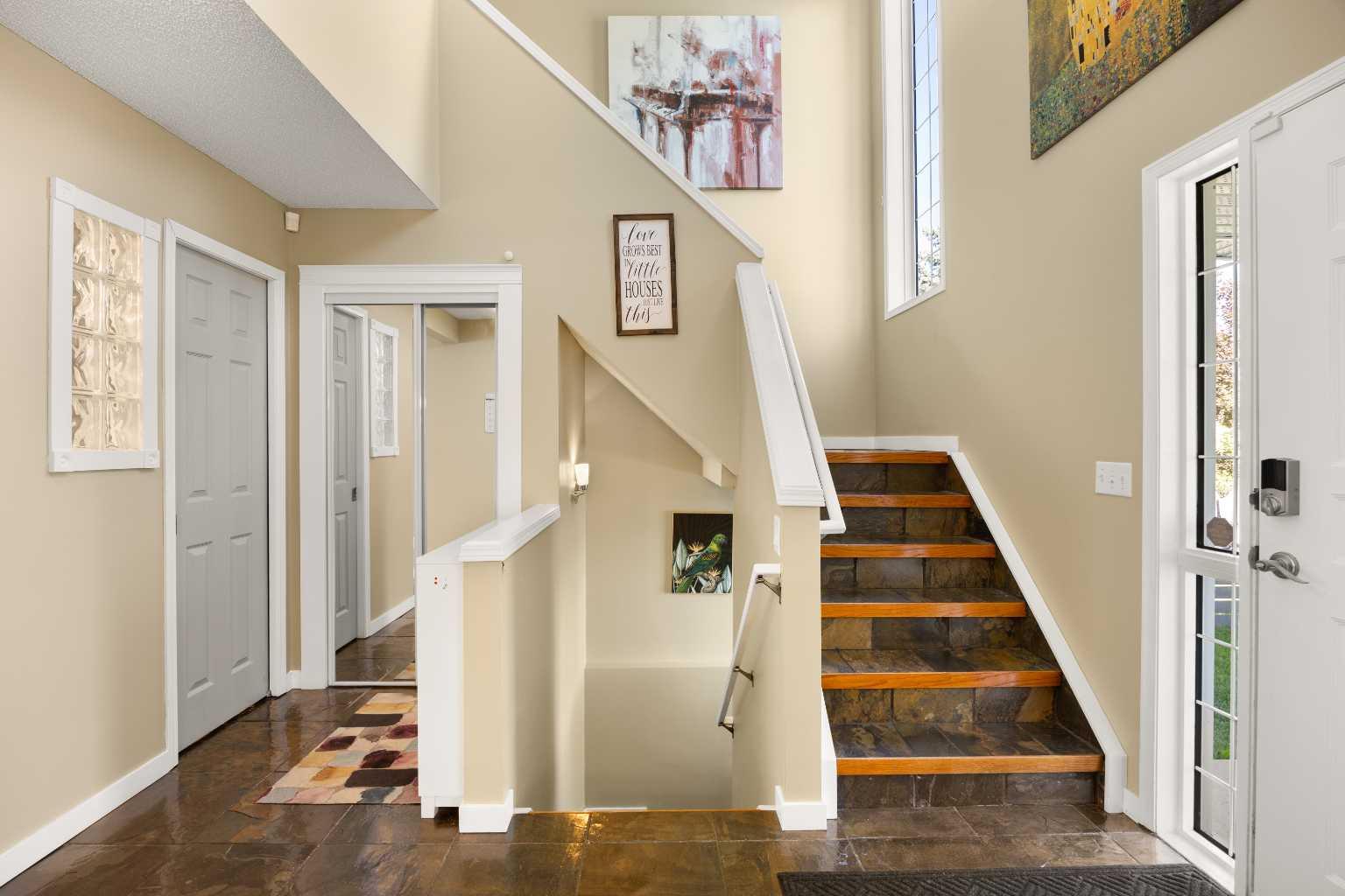 522 Country Hills Drive NW
