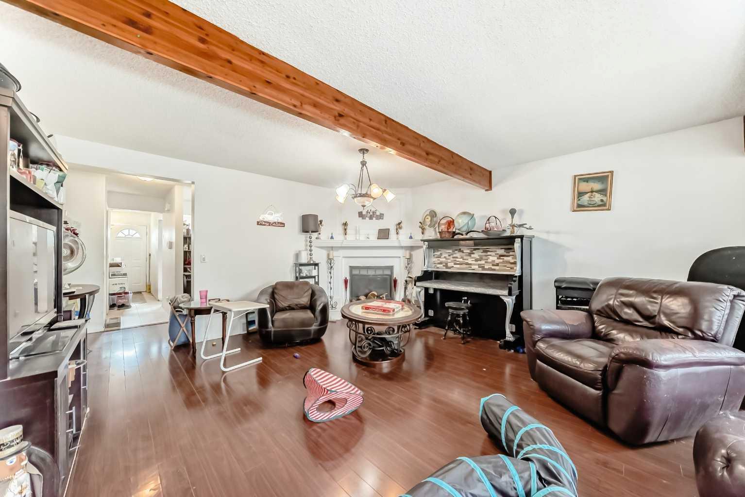 5611 Temple Drive NE