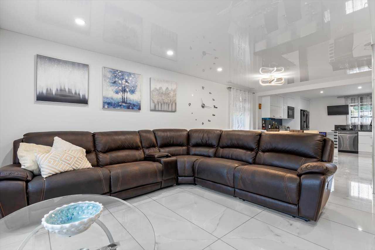 343 Queen Tamara Way SE