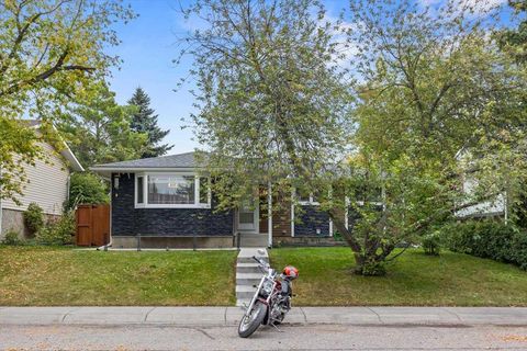 343 Queen Tamara Way SE Calgary AB T2Y 4R1