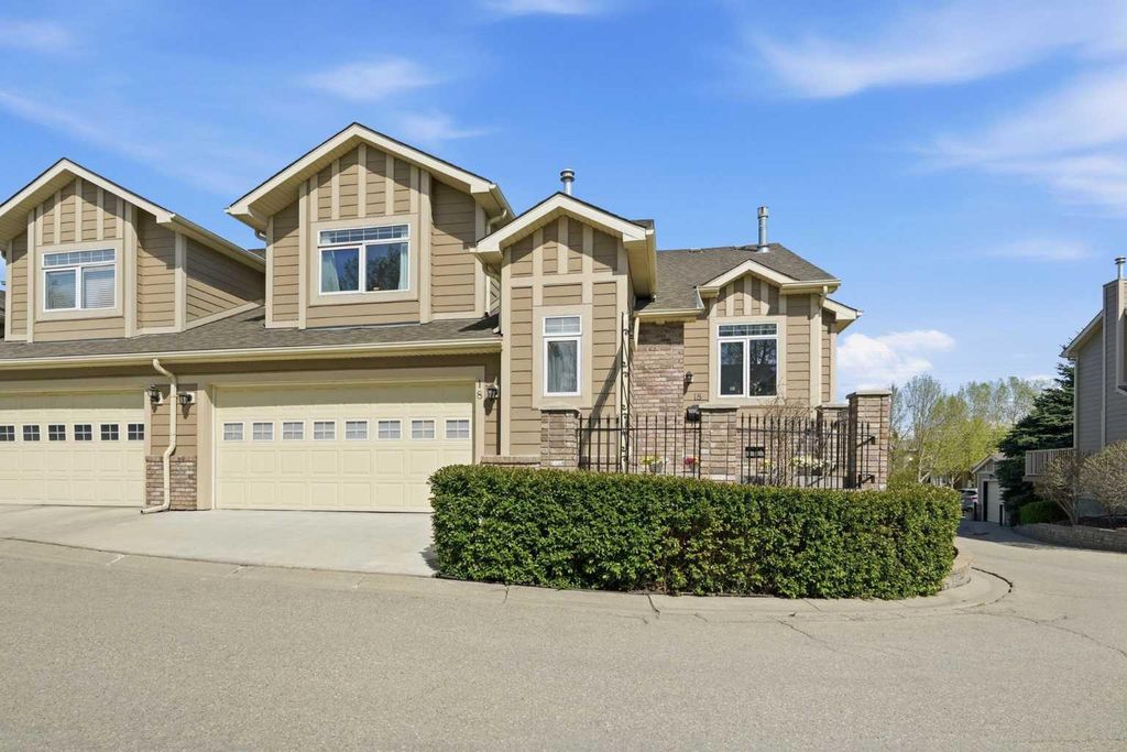 Photo of 18 Varsity Estates Park NW, Calgary, AB T3A 6A4 (MLS # A2313770)