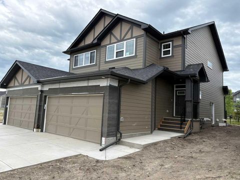 264 Legacy Glen Parade SE Calgary AB T2X 5Z6