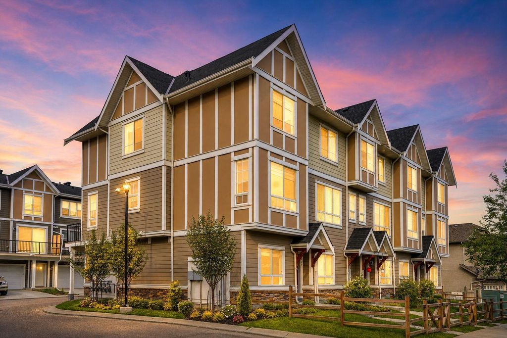Photo of 986 Sherwood Boulevard NW, Calgary, AB T3R 0V3 (MLS # A2316201)