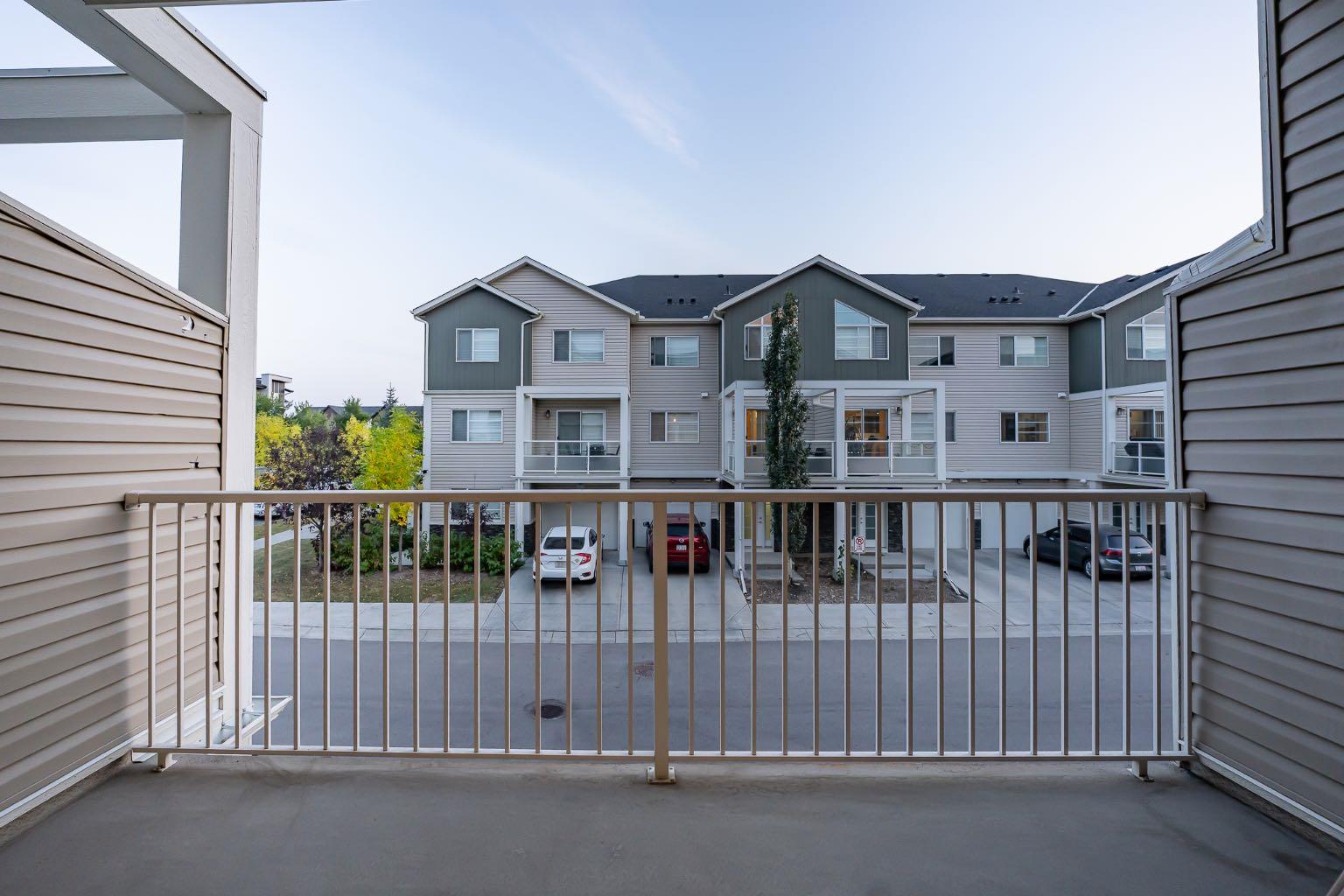 638 Redstone View NE