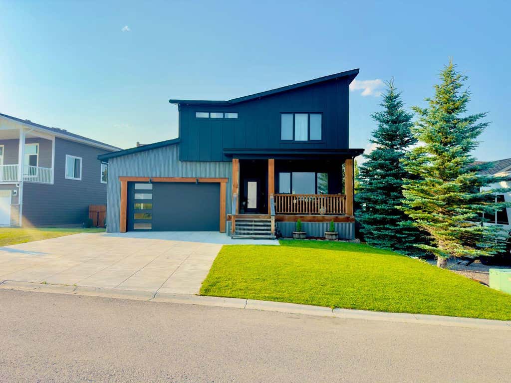 Photo of 1221 Tumbleweed Avenue, Pincher Creek, AB T0K 1W0 (MLS # A2336676)