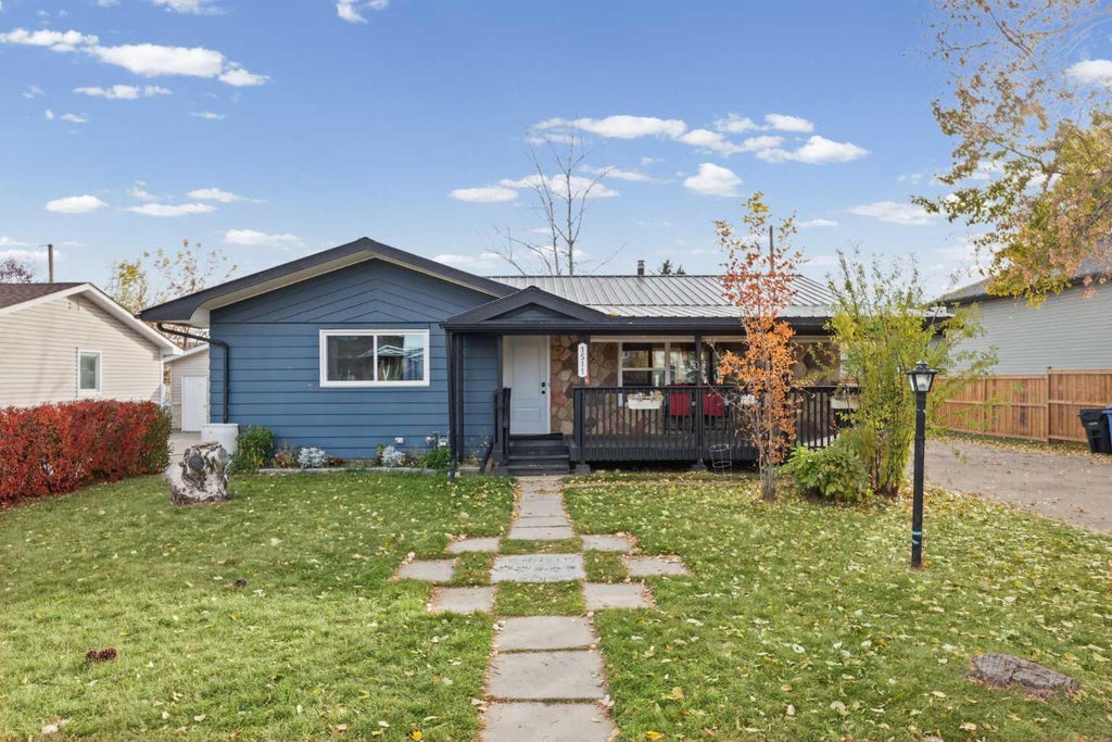 Photo of 1511 16 Street, Didsbury, AB T0M 0W0 (MLS # A2352195)