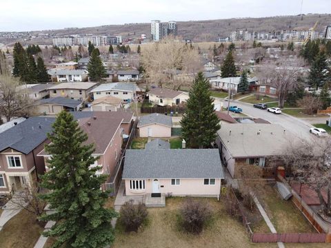 Photo of 7615 36 Avenue NW, Calgary, AB T3B 1V2 (MLS # A2308209)