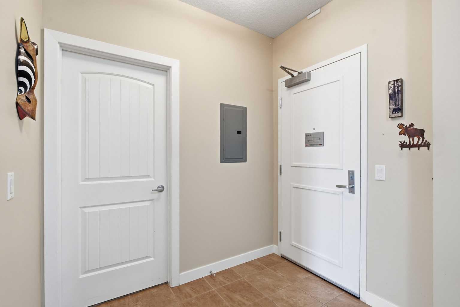 1005B Westmount Drive 104