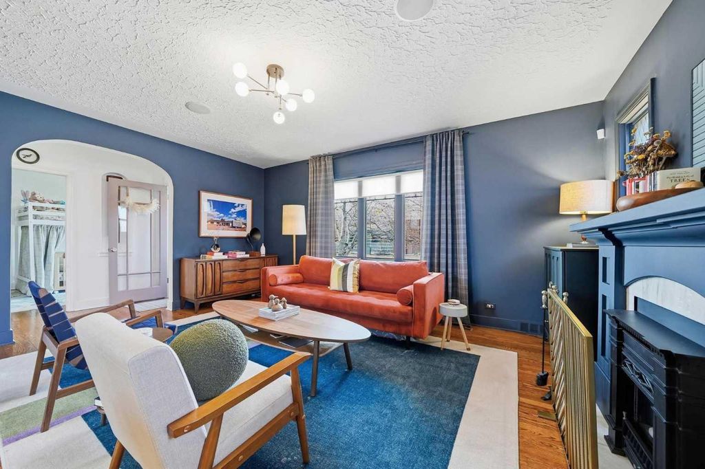 Photo of 3020 14 Street SW, Calgary, AB T2T 3V7 (MLS # A2285085)