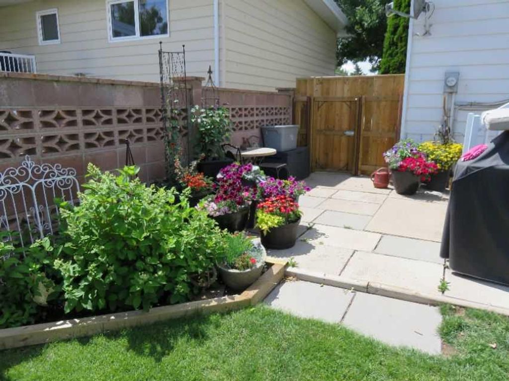 Photo of 1905 Beech Road S, Lethbridge, AB T1K 5B2 (MLS # A2287253)