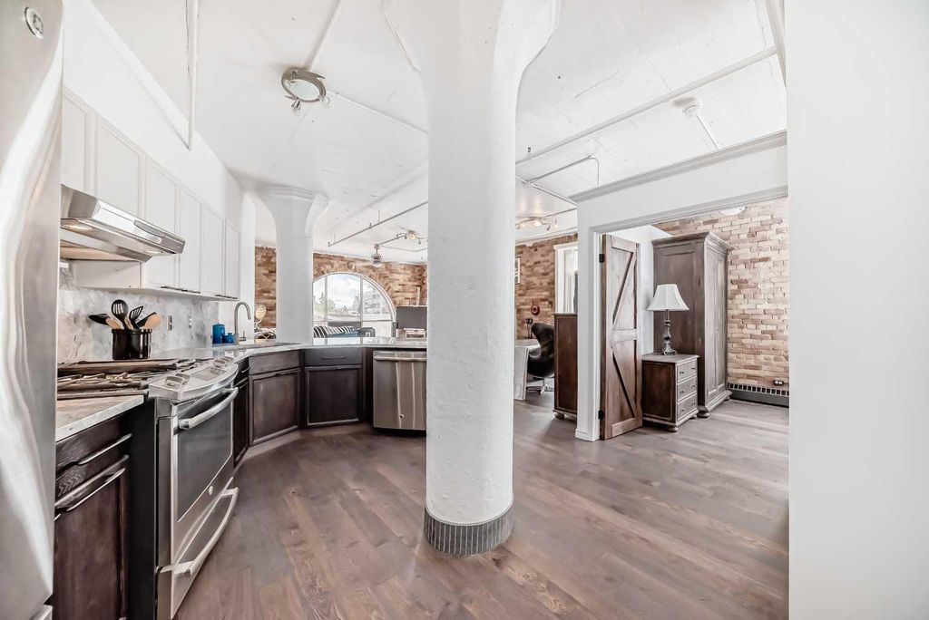 Photo of 240 11 Avenue SW #402, Calgary, AB T2R 0C3 (MLS # A2295573)