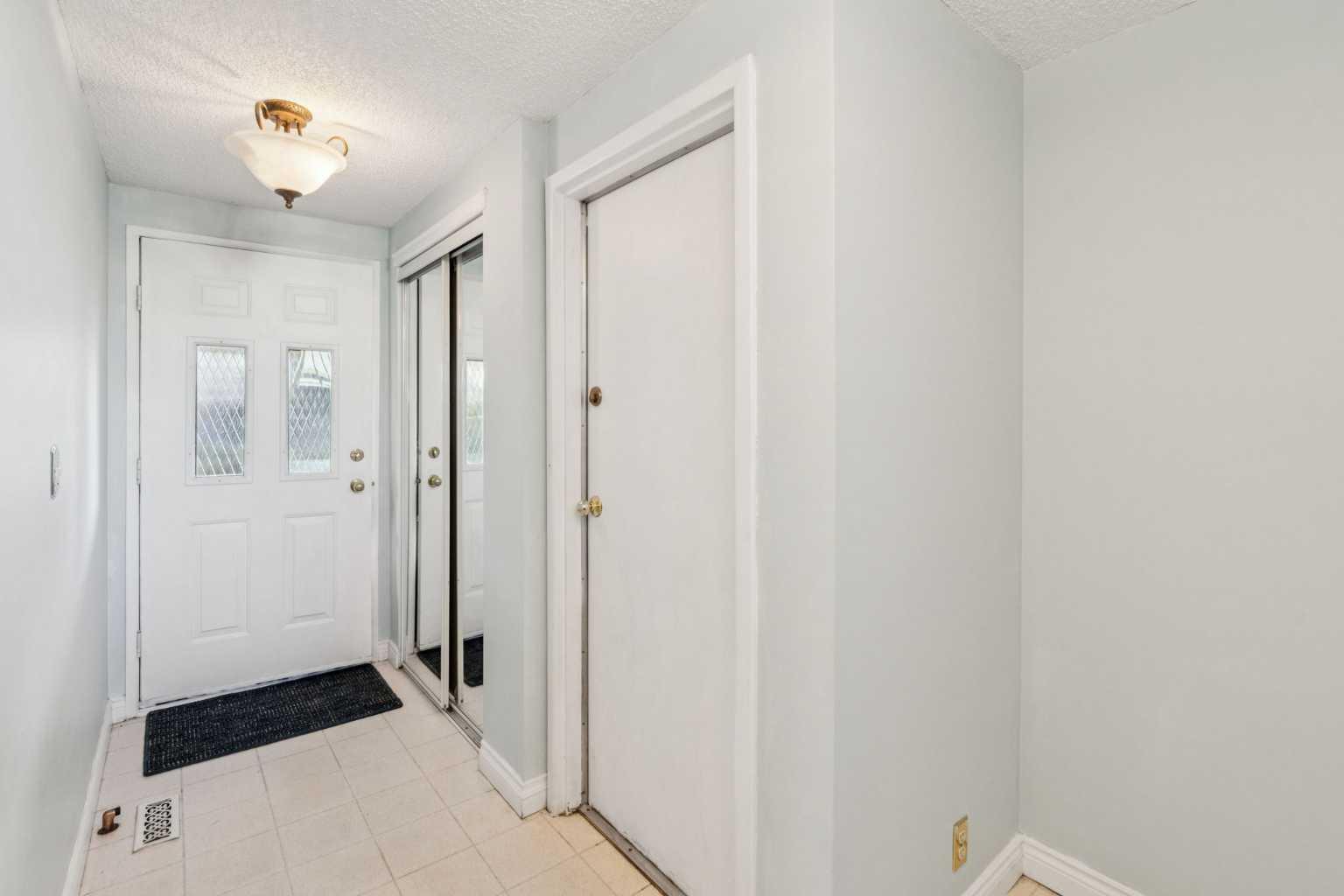 308 Woodvale Crescent SW