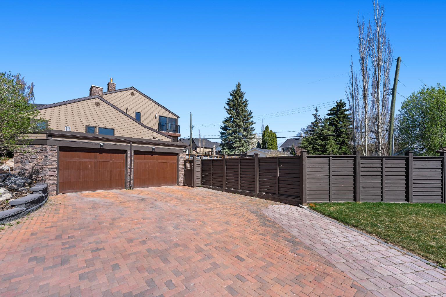 757 Alexander Crescent NW