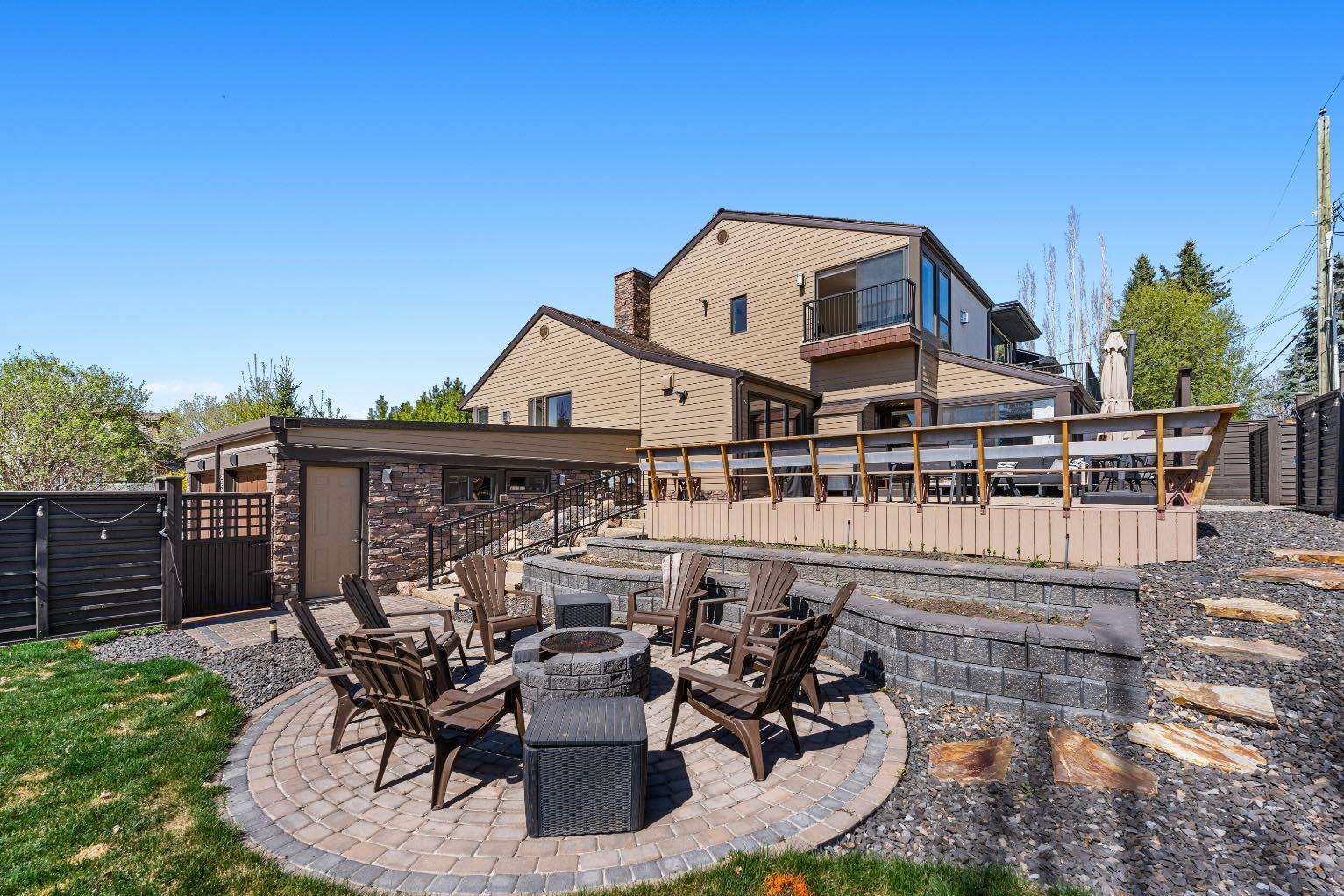 757 Alexander Crescent NW