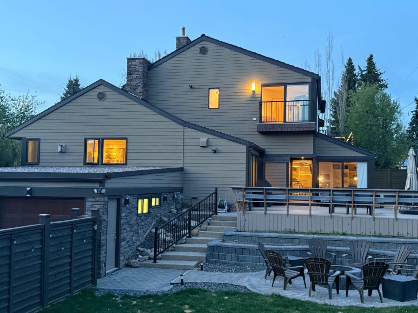 757 Alexander Crescent NW