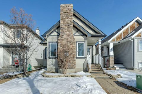 852 Everridge Drive SW Calgary AB T2Y 4W5