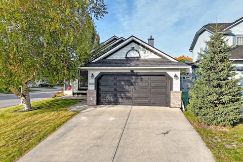 Photo of 28 Douglasview Rise SE, Calgary, AB T2Z 2P3 (MLS # A2347493)