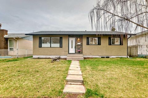 Photo of 5023 Marlborough Drive NE, Calgary, AB T2A 2Z7 (MLS # A2246046) Photo of 5023 Marlborough Drive NE, Calgary, AB T2A 2Z7 (MLS # A2246046)