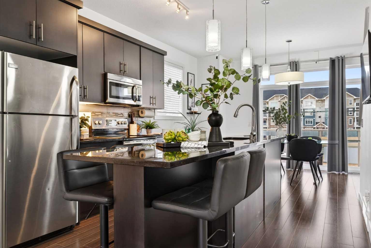 404 Redstone View NE