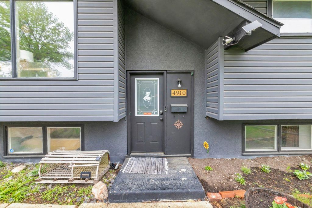 Photo of 4910 58 Avenue, Lloydminster, AB T9V 1C3 (MLS # A2317295)