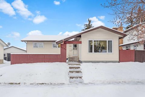 3221 Cedarille Drive SW Calgary AB T2W 2N2