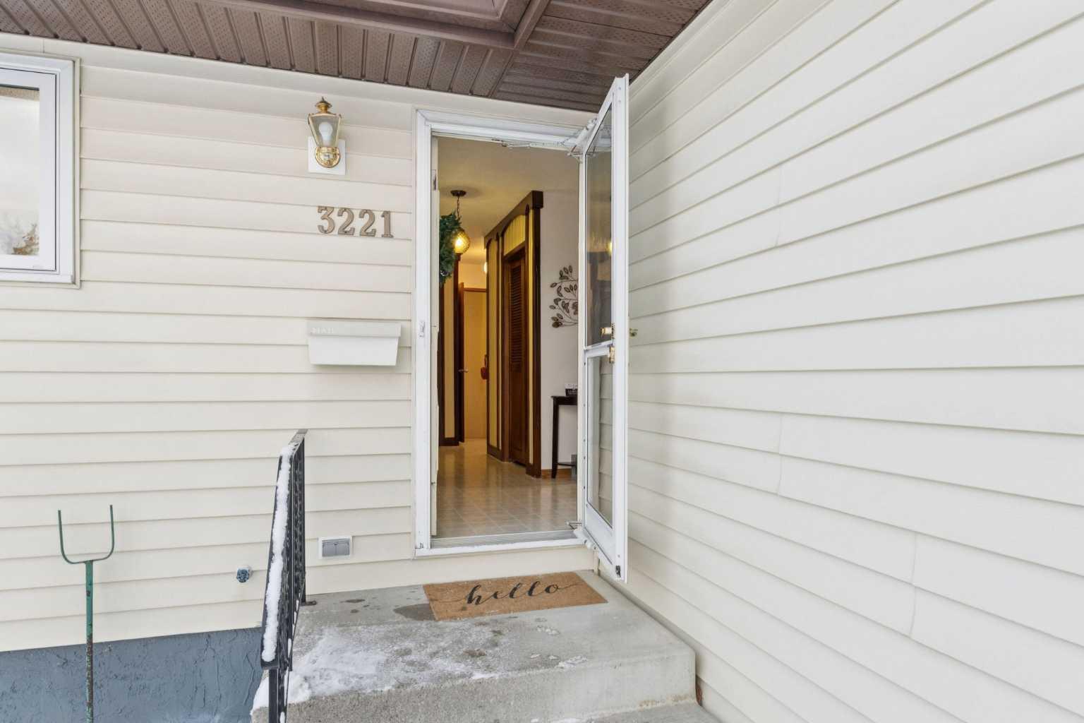 3221 Cedarille Drive SW